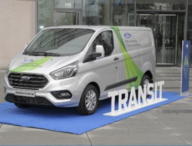 Η Ford επεκτείνει τη δοκιμή του Transit Plug-In Hybrid Van στην Κολωνία